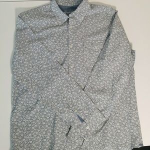 1 Long Sleeved shirt